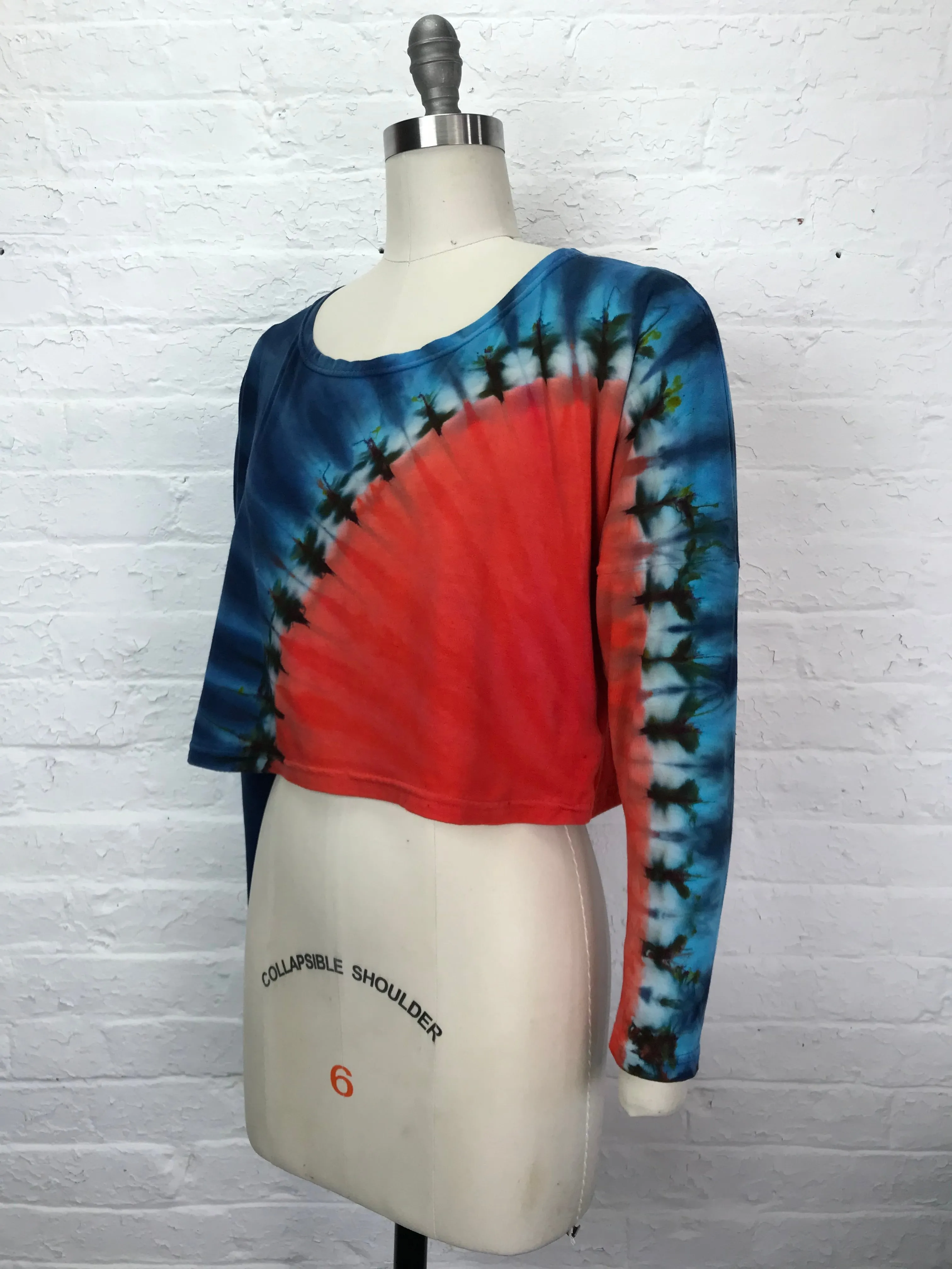 Astrid Long Sleeve Crop Top in Red Sun Blue Sea - One Size