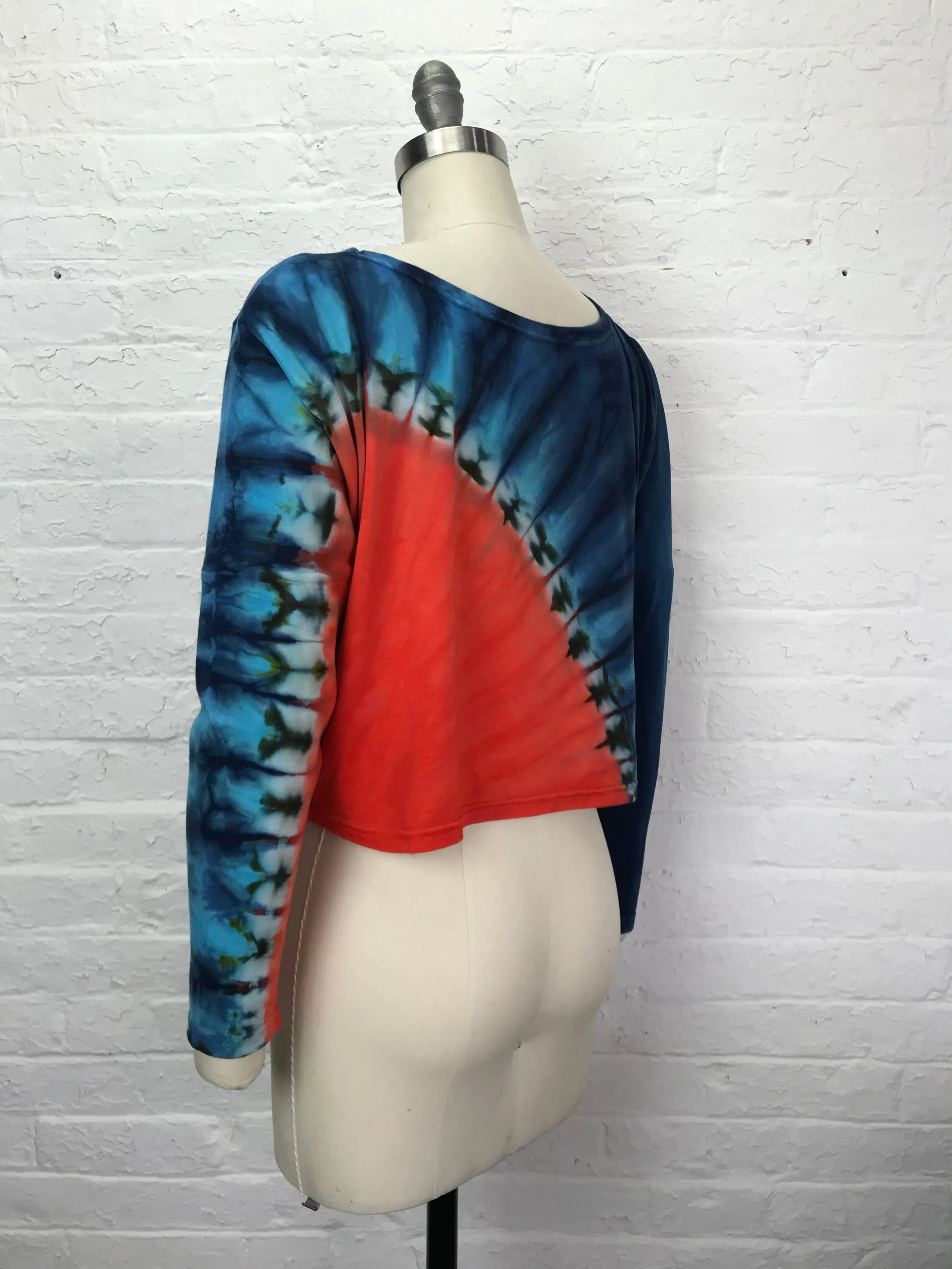 Astrid Long Sleeve Crop Top in Red Sun Blue Sea - One Size