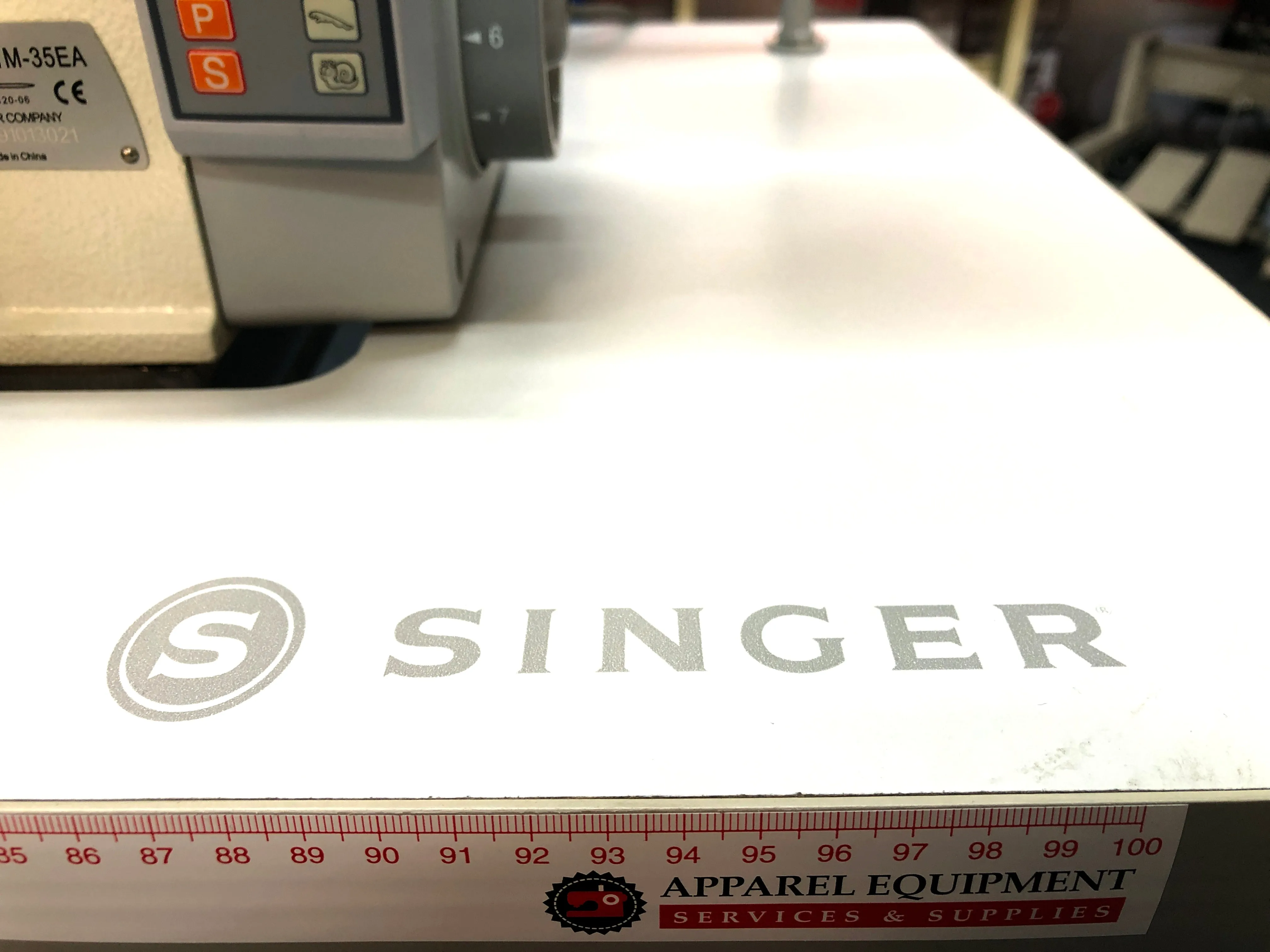 Singer Direct Drive 5 Thread Overlocker. Ex-LEASE